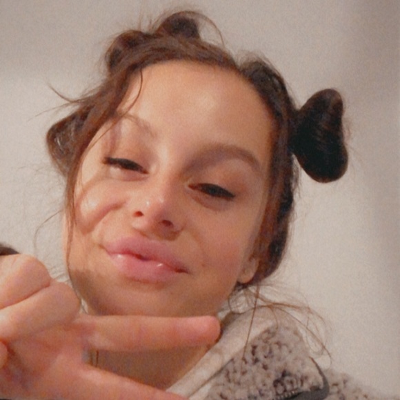 Meet your Posher, Emily - Picture 1 of 1